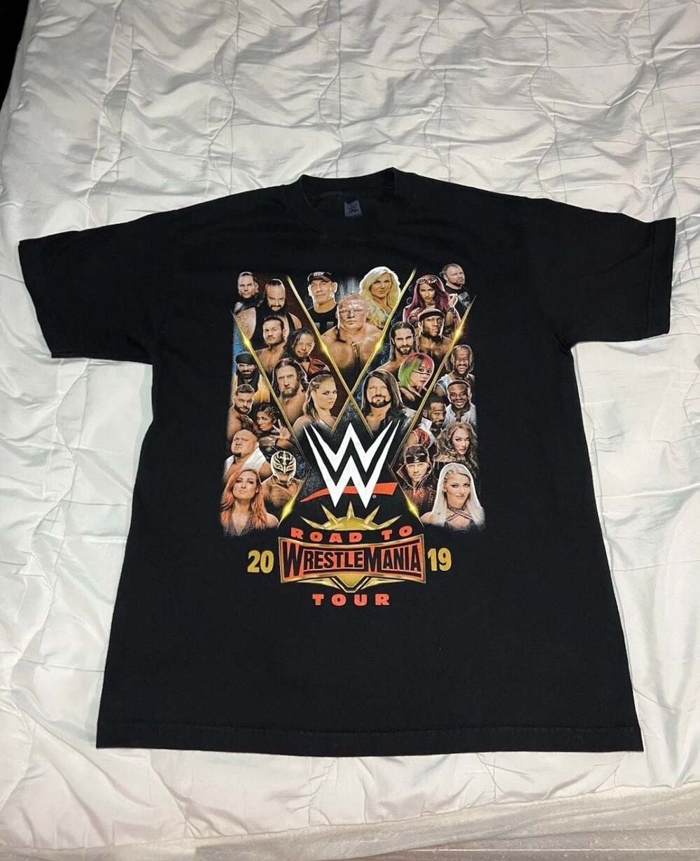 WWE Road To WrestleMania 2019 Tour T-Shirt Size M